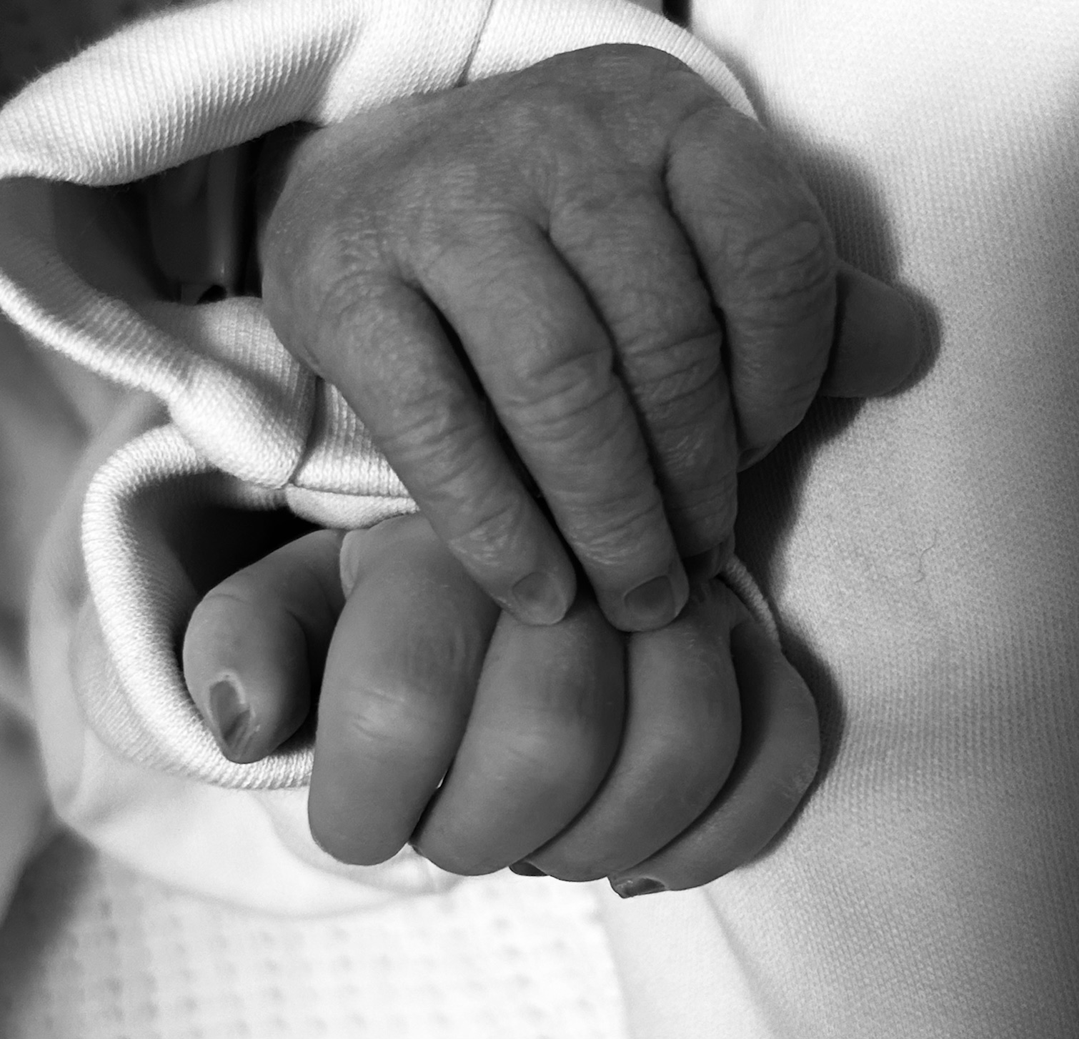 Losing a Twin at 36 Weeks: My Journey as a Twinless Twin Mum Image